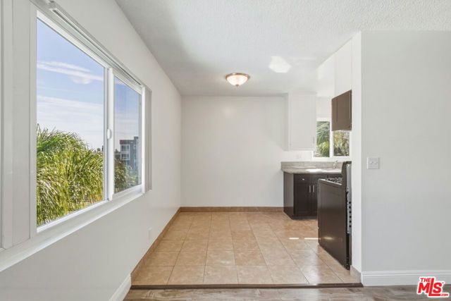 5117 Crenshaw Boulevard 7, Los Angeles, CA 90043