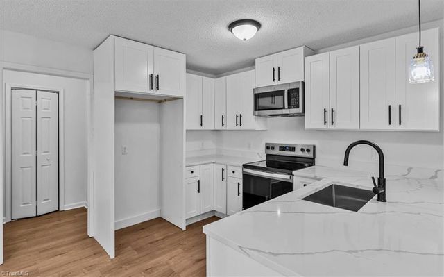 6 Woodfon Drive, Thomasville, NC 27360