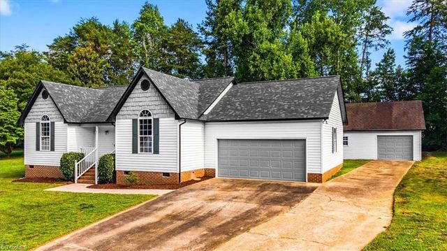 6 Woodfon Drive, Thomasville, NC 27360