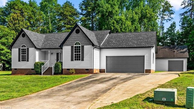 6 Woodfon Drive, Thomasville, NC 27360