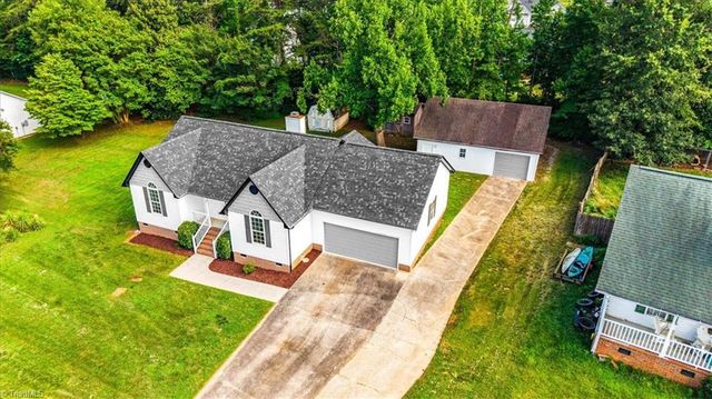 6 Woodfon Drive, Thomasville, NC 27360