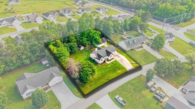 6 Woodfon Drive, Thomasville, NC 27360