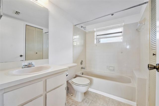 3051 Holiday Springs Blvd 204, Margate, FL 33063