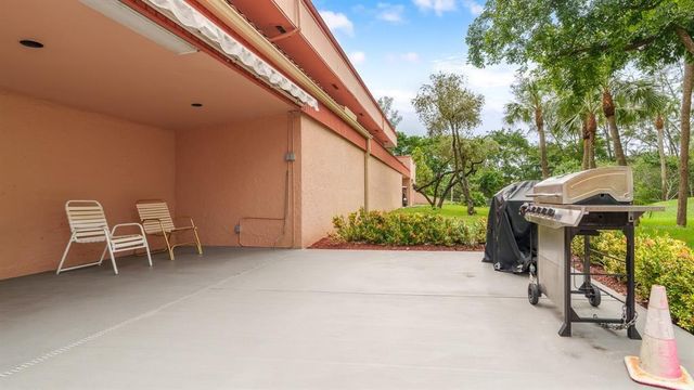 3051 Holiday Springs Blvd 204, Margate, FL 33063