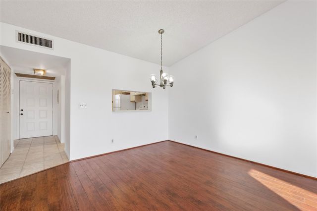 3051 Holiday Springs Blvd 204, Margate, FL 33063