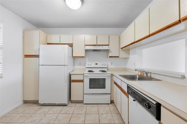 3051 Holiday Springs Blvd 204, Margate, FL 33063