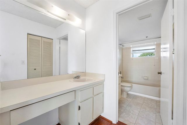 3051 Holiday Springs Blvd 204, Margate, FL 33063