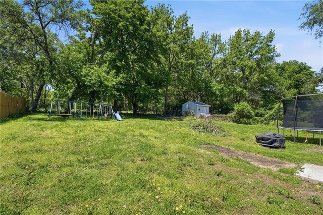2916 S 14th Street, Leavenworth, KS 66048