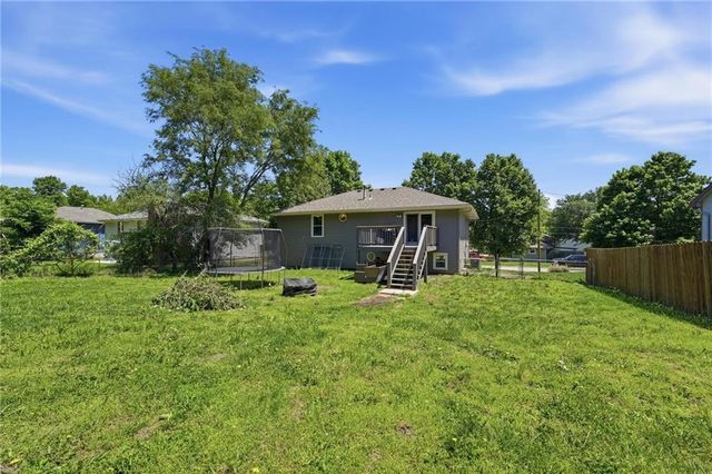 2916 S 14th Street, Leavenworth, KS 66048