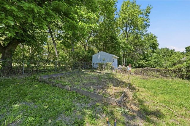 2916 S 14th Street, Leavenworth, KS 66048