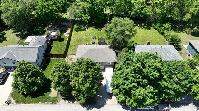 2916 S 14th Street, Leavenworth, KS 66048