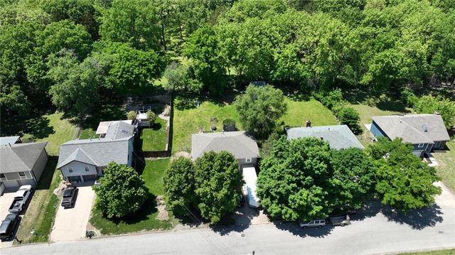 2916 S 14th Street, Leavenworth, KS 66048