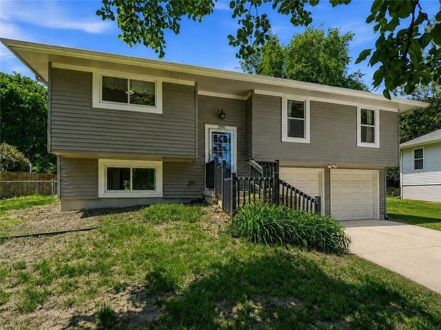 2916 S 14th Street, Leavenworth, KS 66048