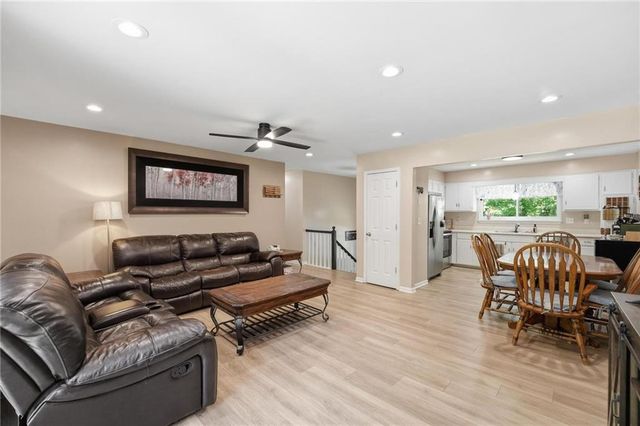 2916 S 14th Street, Leavenworth, KS 66048
