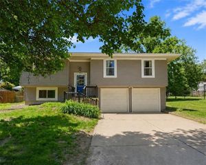 2916 S 14th Street, Leavenworth, KS 66048
