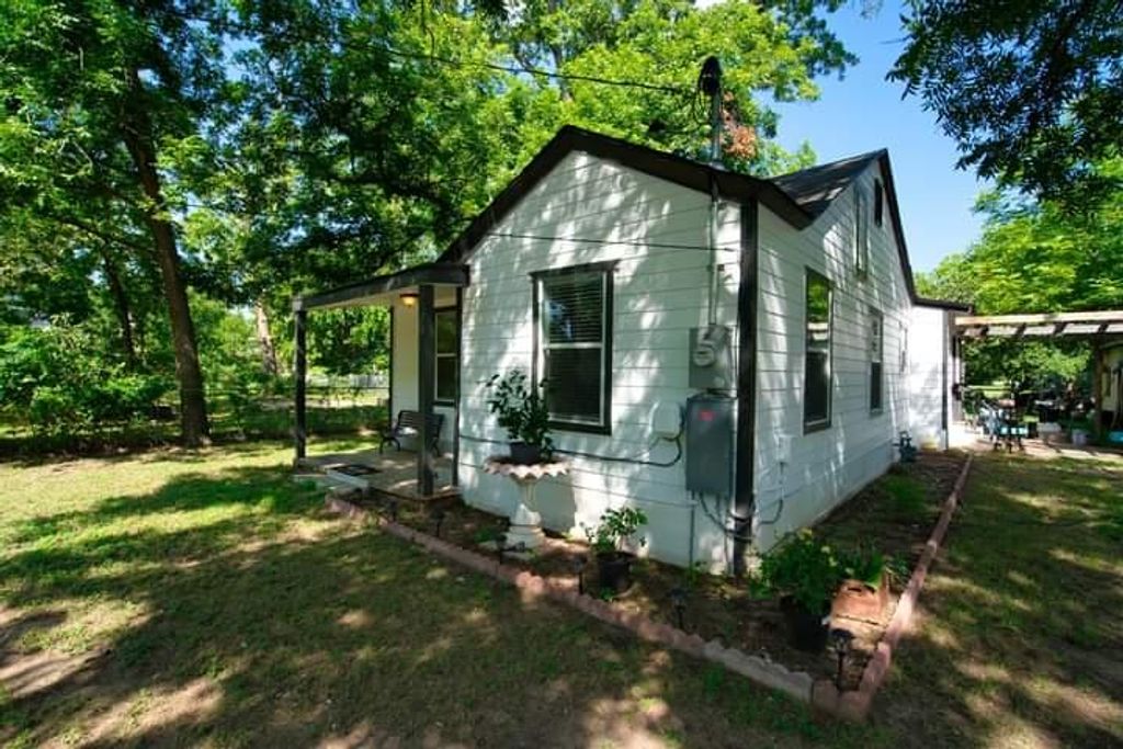 1104 Perry RD, Austin, TX 78721