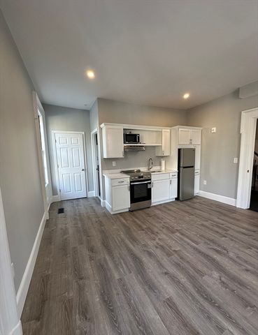 6 Monroe Street 102, Salem, MA 01970