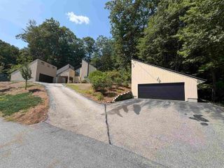 17 Dunbarton Drive, Nashua, NH 03063