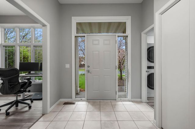 1672 Windsor Drive S, Shakopee, MN 55379
