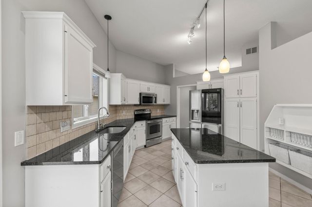 1672 Windsor Drive S, Shakopee, MN 55379
