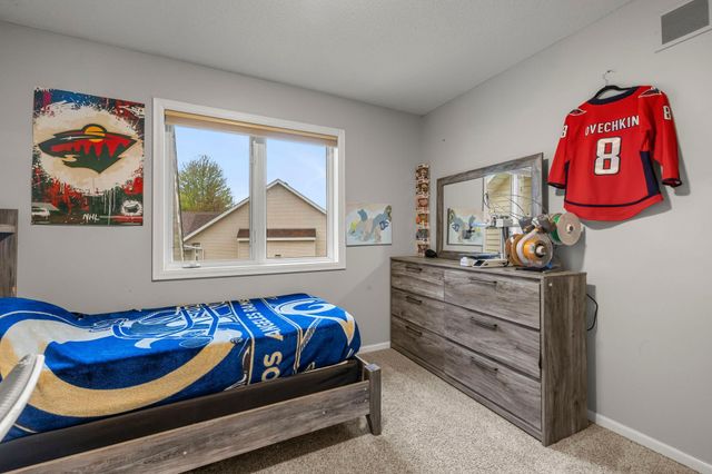 1672 Windsor Drive S, Shakopee, MN 55379