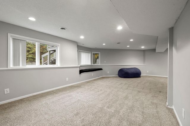 1672 Windsor Drive S, Shakopee, MN 55379