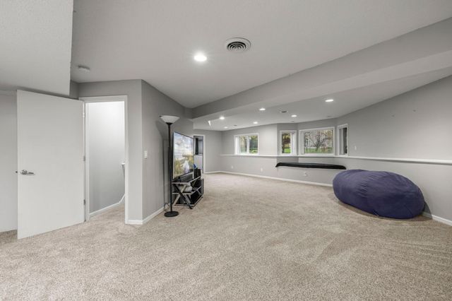 1672 Windsor Drive S, Shakopee, MN 55379