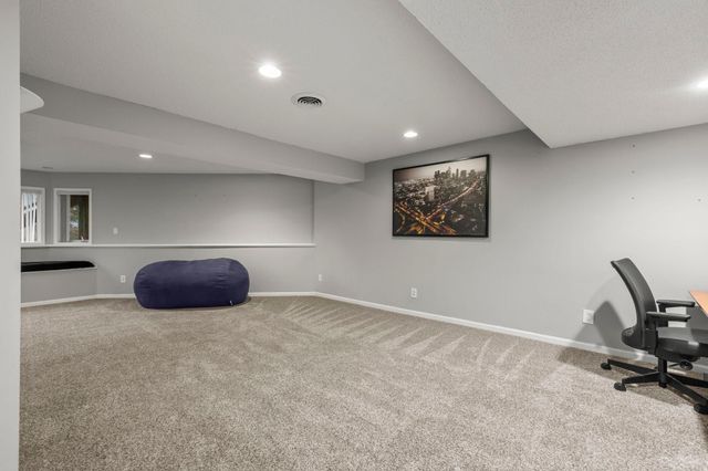 1672 Windsor Drive S, Shakopee, MN 55379