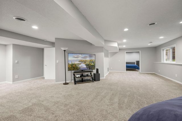1672 Windsor Drive S, Shakopee, MN 55379