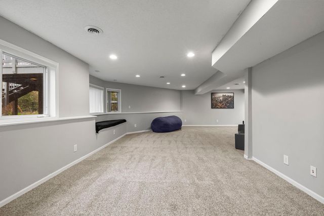 1672 Windsor Drive S, Shakopee, MN 55379