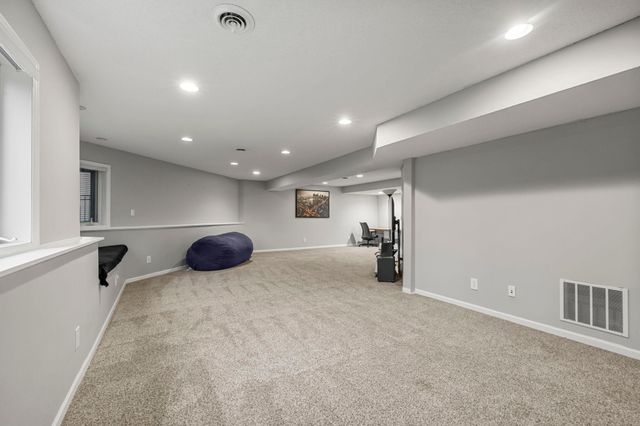1672 Windsor Drive S, Shakopee, MN 55379