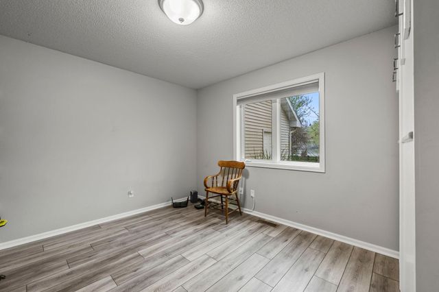 1672 Windsor Drive S, Shakopee, MN 55379