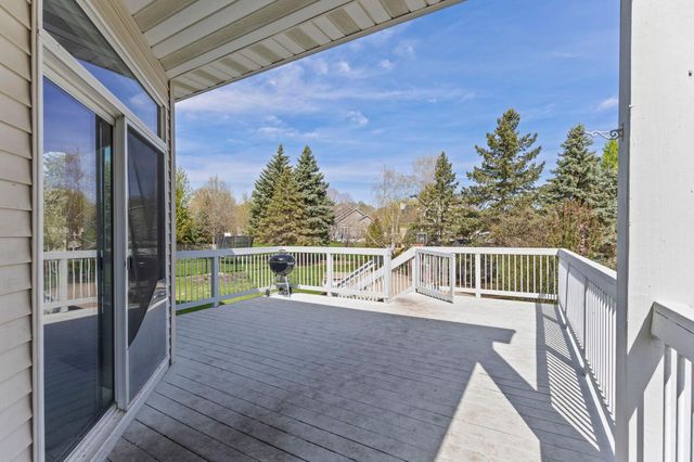 1672 Windsor Drive S, Shakopee, MN 55379