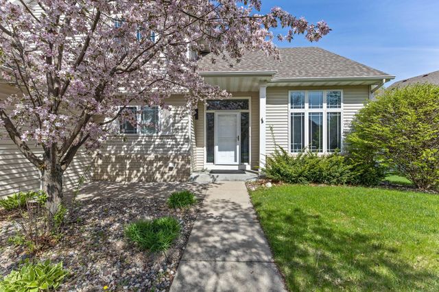 1672 Windsor Drive S, Shakopee, MN 55379