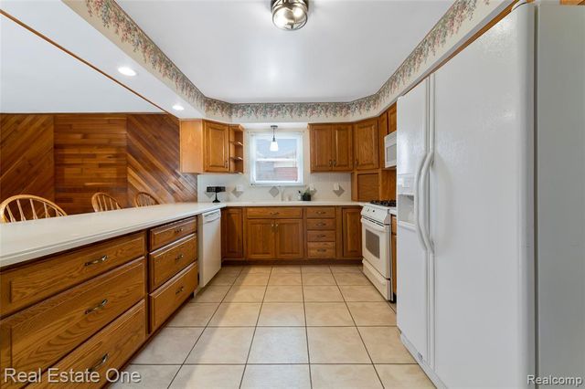 1668 Castleton Drive, Troy, MI 48083