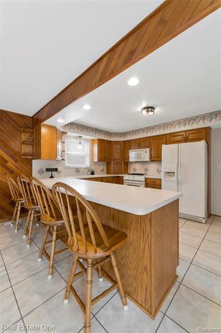 1668 Castleton Drive, Troy, MI 48083