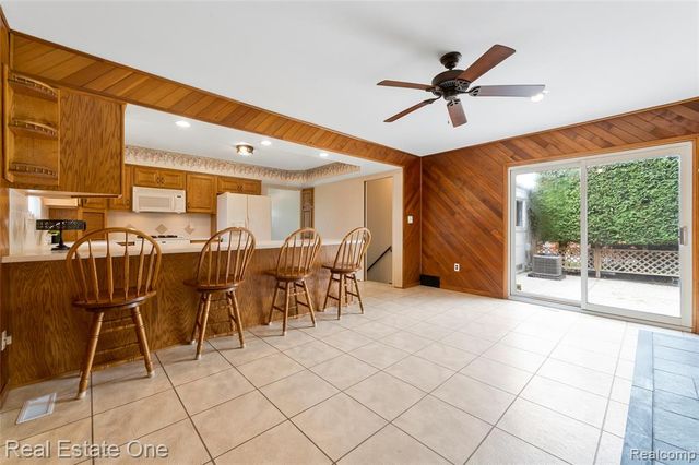 1668 Castleton Drive, Troy, MI 48083