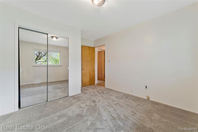 1668 Castleton Drive, Troy, MI 48083