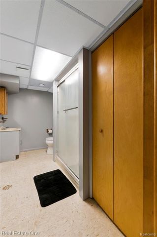 1668 Castleton Drive, Troy, MI 48083