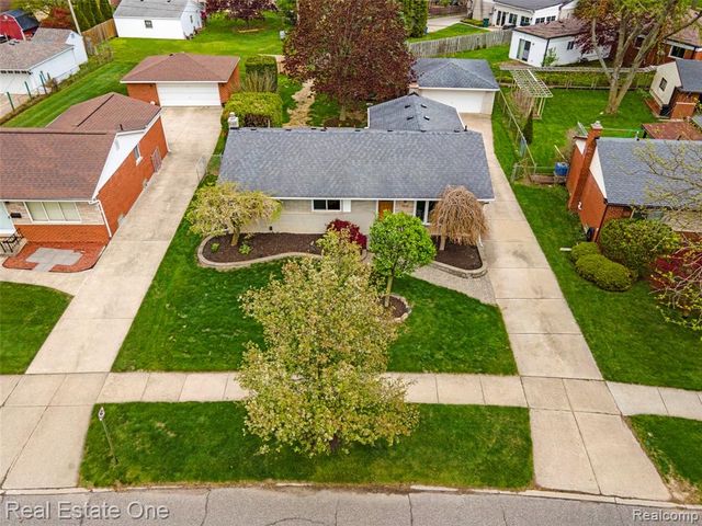 1668 Castleton Drive, Troy, MI 48083