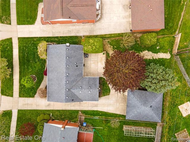 1668 Castleton Drive, Troy, MI 48083