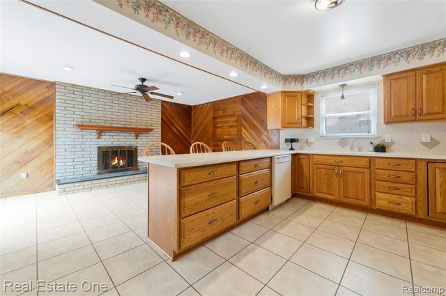 1668 Castleton Drive, Troy, MI 48083