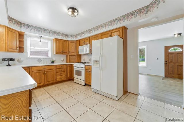 1668 Castleton Drive, Troy, MI 48083