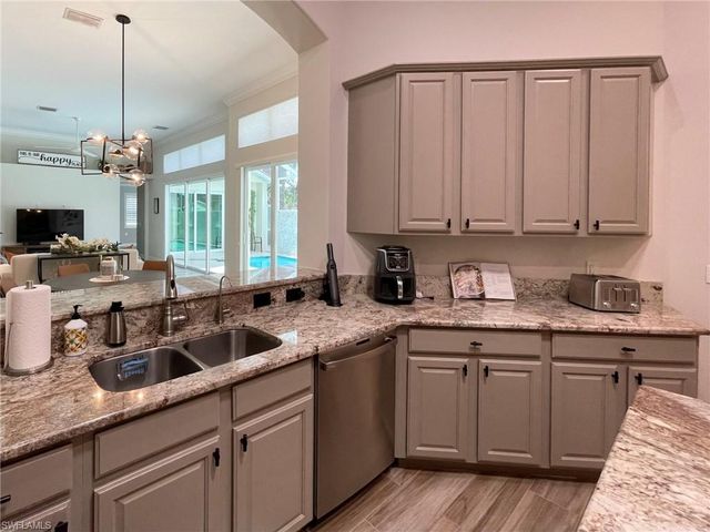 1628 Cayman CT 2, Naples, FL 34119