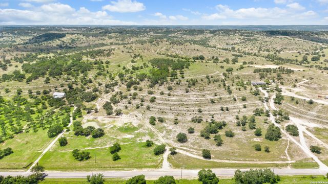 5032 Kendalia Rd, Blanco, TX 78606