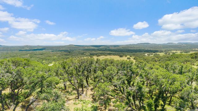 5032 Kendalia Rd, Blanco, TX 78606