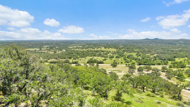 5032 Kendalia Rd, Blanco, TX 78606