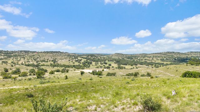 5032 Kendalia Rd, Blanco, TX 78606