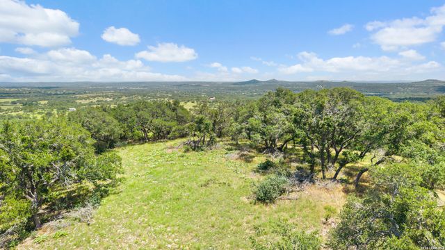 5032 Kendalia Rd, Blanco, TX 78606