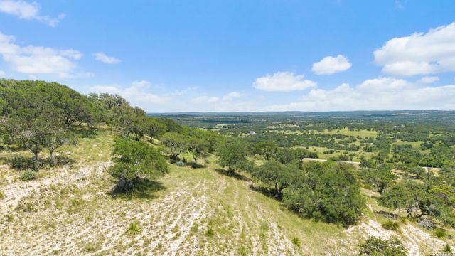 5032 Kendalia Rd, Blanco, TX 78606